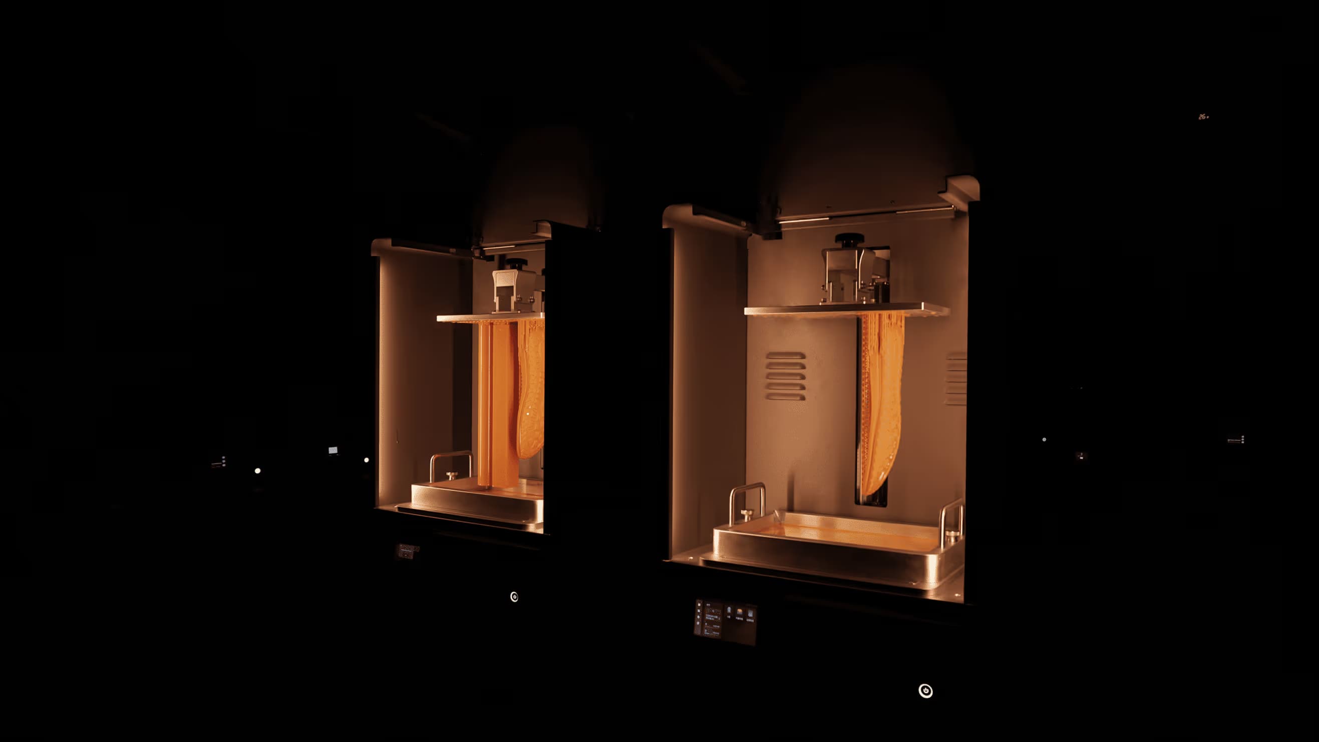Industrieller 3D Druck Service: Anlagen in einer Fertigungsumgebung.