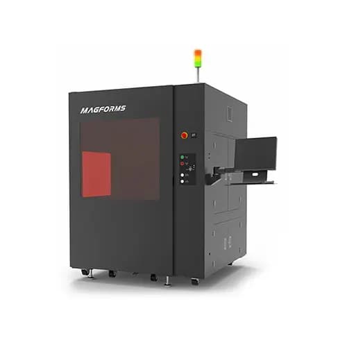 Schwarze industrielle Maschine mit durchsichtiger roter Tür, Steuerpanel und Monitor.